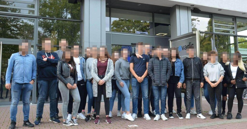 Schülerinnen und Schüler bei der Berufsorientierung bei Provadis 2019
