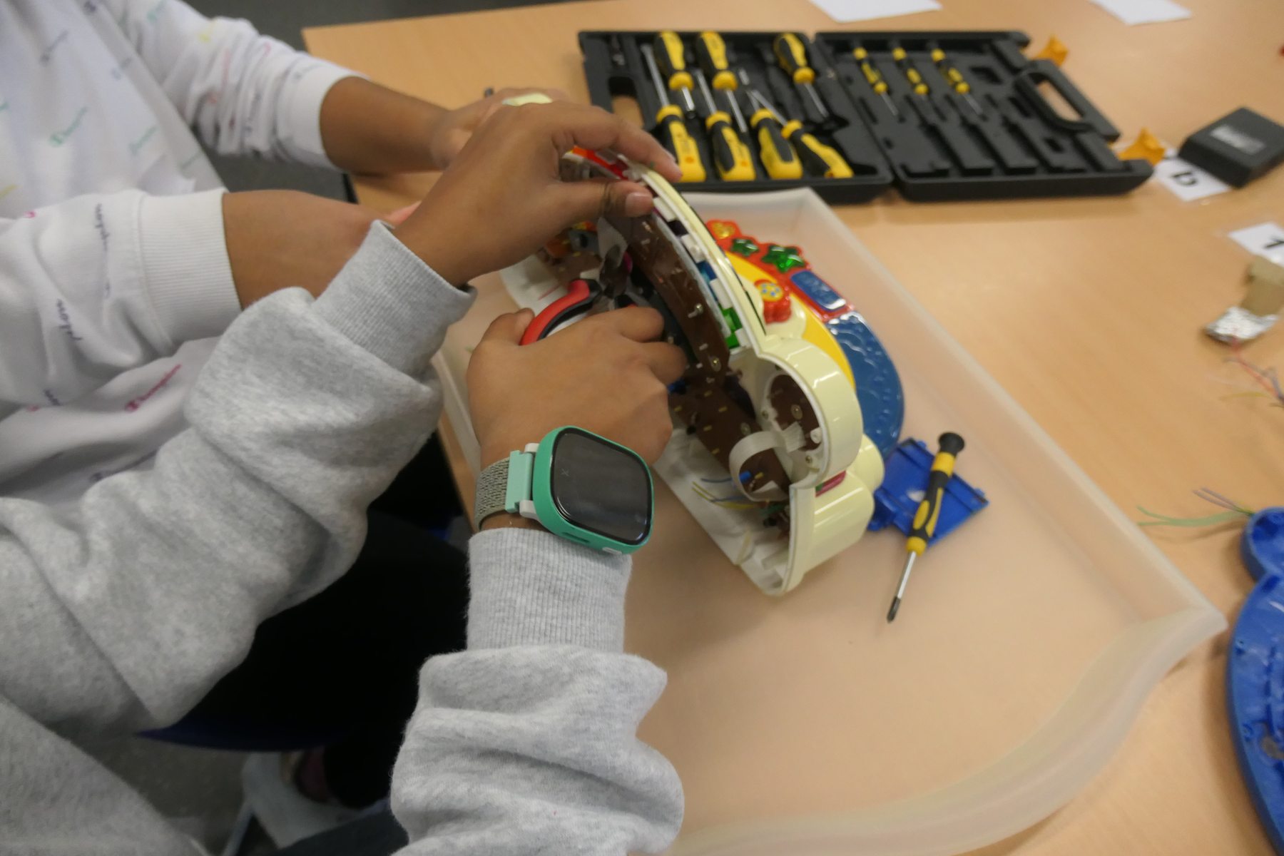 2025-Herbstferien Workshop Tueftlerinnen - Clement Stiftung - Zontas