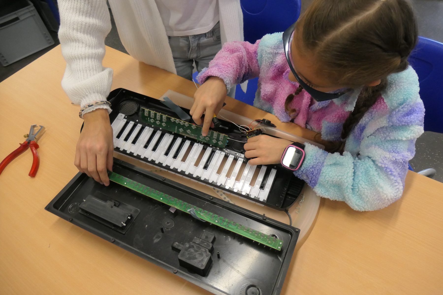 2025-Herbstferien Workshop Tueftlerinnen - Clement Stiftung - Zontas