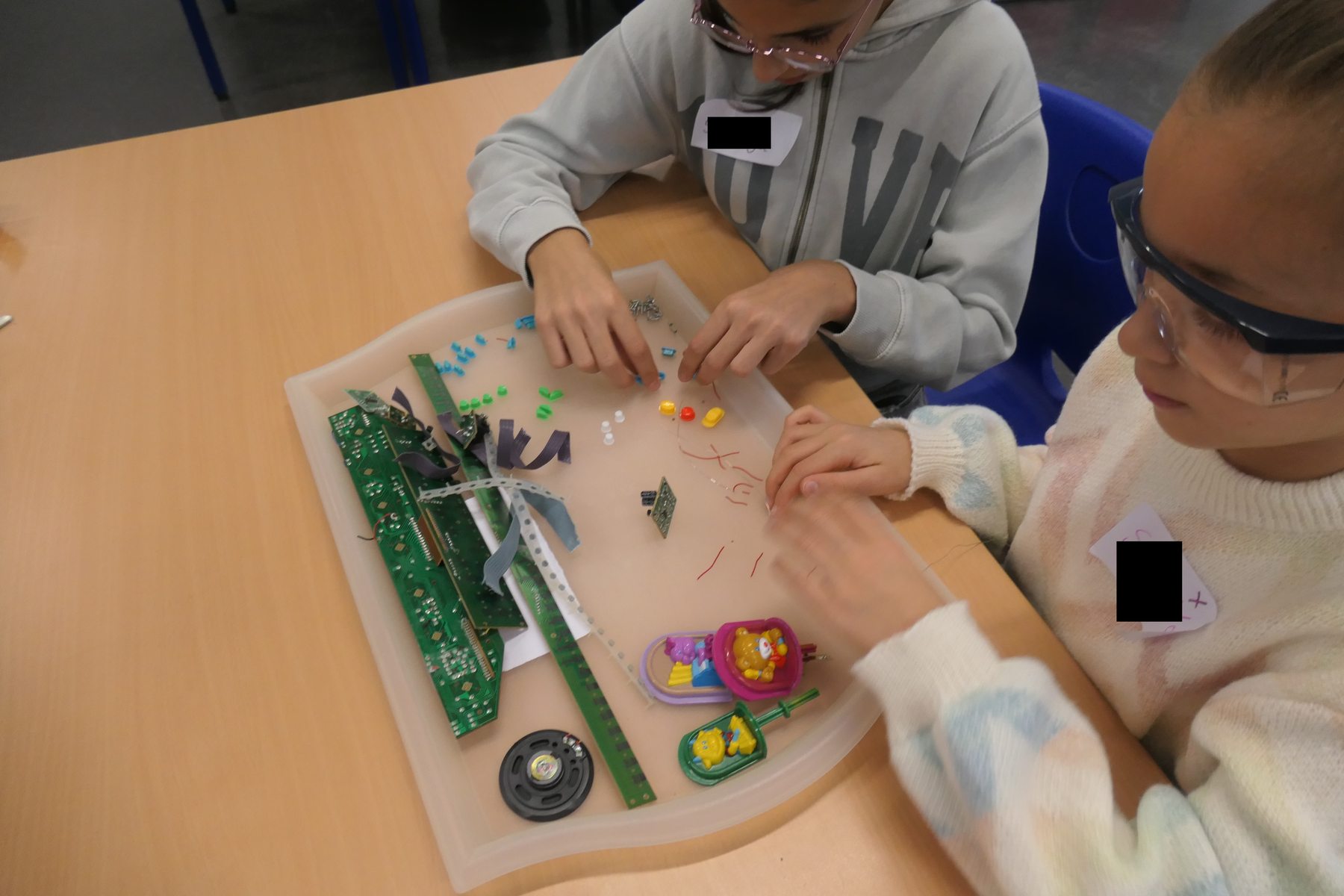 2025-Herbstferien Workshop Tueftlerinnen - Clement Stiftung - Zontas