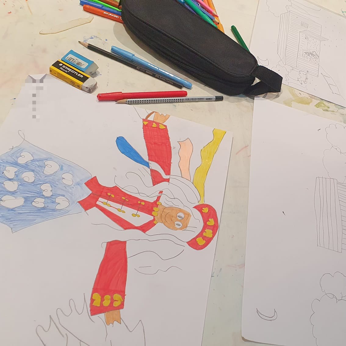 Gemaltes Märchenbild eines Kindes beim Märchen-Kunst-Projekt in der Stadtbücherei Hofheim